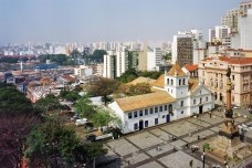 Pátio do Colégio, São Paulo. Projeto de reurbanização de Jorge Wilheim<br />Foto Nelson Kon 