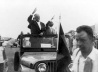 Israel Pinheiro e o Ernesto Silva desfilando na festa de inauguração de Brasília. Foto M. M. Fontenelle [Acervo do Departamento do Patrimônio Histórico e Artístico do DF]