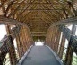 Ponte coberta para pedestres, 45 m. Bogotá, Colômbia. Estrutura de caña guadua e bambu. Arquiteto Simón Vélez