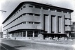 Instituto do Cacau, fachadas principal e lateral, com seus cantos arredondados e basculantes fixos