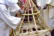 Figura 19 – Camarões. Construção de modelos em mercado [http://whc.unesco.org]