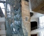 Interior, com passarelas e acesso vertical