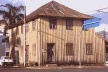Imagem 7 – Arquitetura vernacular na avenida Miguel Soccol (via principal)