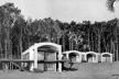 Vista frontal da casa Berlingieri (1947), de Antonio Bonet. Hitchcock, Henry-Russell. Latin american architecture since 1945, p.163