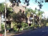 Adensamento adequado a bairros de habitação unifamiliar. Convivência tranqüila entre o antigo e o novo. Excelente drenagem urbana e manutenção do verde. Permanência da configuração espacial da rua. Uma casa é substituída por 4 ou 6 apartamentos