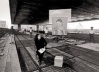 Masp em construção. Lina Bo Bardi ao lado da pintura "O escolar", de Van Gogh<br />Foto Lew Parrela 