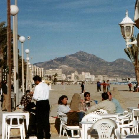 Praia de San Juan, Alicante, e bares de Vila Joyosa, Espanha, 2001<br />Foto Angela Moreira