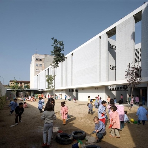 CEIP Ferrer i Guardia, vista externa, Granollers. Arq. Jordi Badia, 2006<br />Foto Pedro Pegenaute