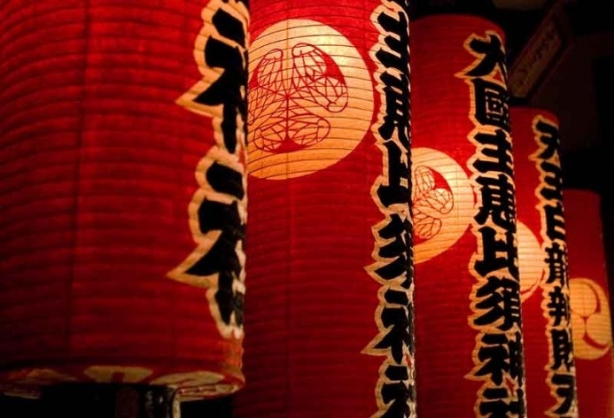 Lanternas de papel, Santuário Shinagawa<br />Foto Tom Boechat/Usina de Imagem