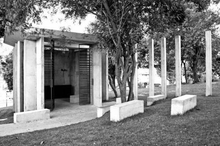 Fachada oeste<br />Foto Léo Azevedo