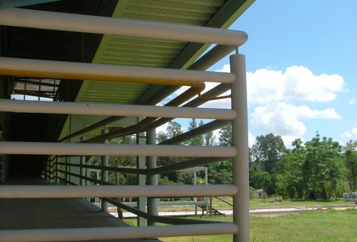 Campus Lagoa do Piau, detalhe do guarda-corpo do prédio A, Caratinga MG. Arquiteto Sylvio Emrich de Podestá, 2006<br />Foto divulgação