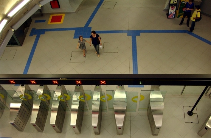 Mezanino, Estação Paulista do Metrô de São Paulo<br />Foto Michel Gorski