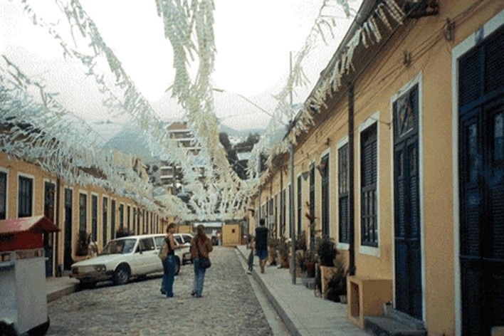 Vila operária em festa, Vila Isabel, Rio de Janeiro, 2004<br />Foto Angela Moreira