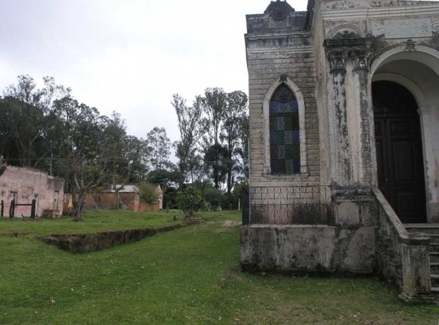 Foto 5: Vestígios do Teatro Santo Antõnio encontrado no local em 2003