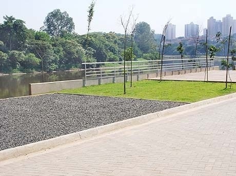 Rua do Porto, substituição do calçamento existente por pavimentação em intertravados de concreto<br />Foto dos colaboradores do projeto