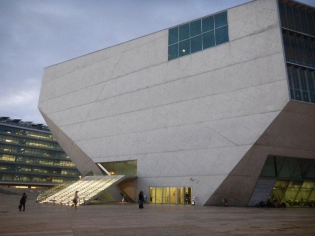 Casa da Música em Porto. Projeto de Rem Koolhaas.<br />Foto Haifa Sabbag 
