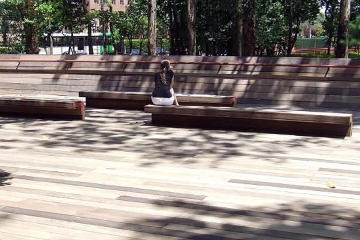 Praça Victor Civita - Museu Aberto da Sustentabilidade, vista interna da praça, São Paulo. Levisky Arquitetos Associados, 2008<br />Foto Nelson Kon