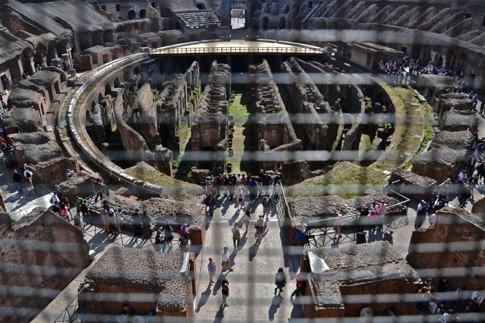 Contamination, cultural heritage seen through a metallic grating, part of the Coliseum<br />Foto Fabio José Martins de Lima 