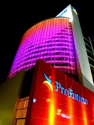 Fachada iluminada<br />Imagem do autor do projeto 