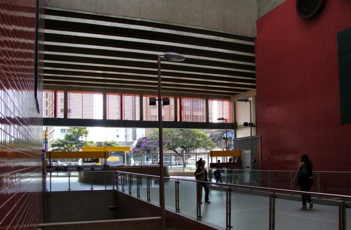 Sala de acesso, Metrô Paulista do Metrô de São Paulo<br />Foto Michel Gorski