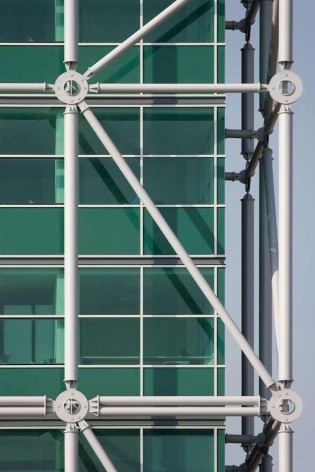 Tower Plaza. Detalhe fechamento, Regino Cruz Arquitectos, Vila Nova de Gaia, Portugal<br />Foto FG+SG