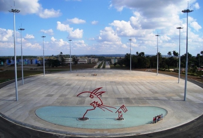 Plaza y escultura el 9 Febrero 2008<br />Foto divulgação