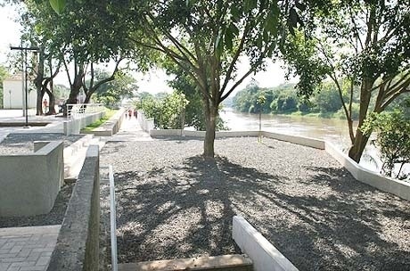 Rua do Porto, acessos para trilha à margem do rio<br />Foto dos colaboradores do projeto
