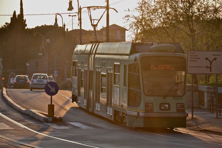 Contamination, railway transportation (Tram) electricity and motor vehicles in the urban center of Rome<br />Foto Fabio José Martins de Lima 