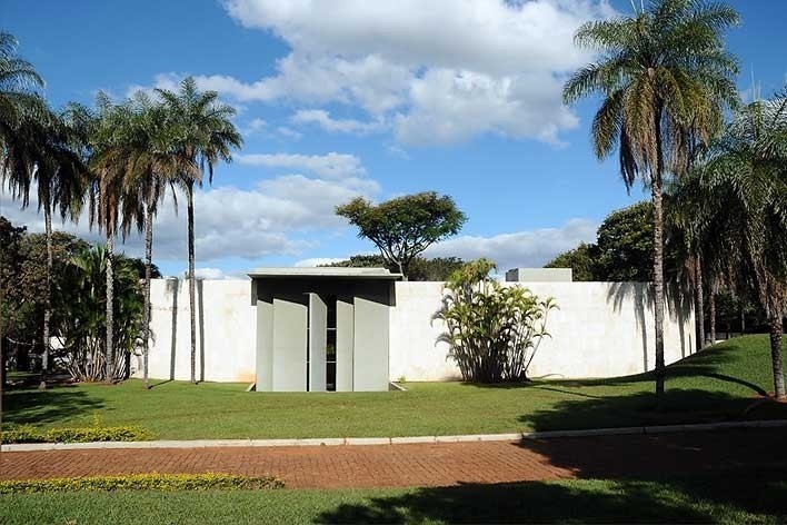 Embajada de Colombia en Brasília, vista externa, Cesar Barney, Brasília DF, Brasil, 1977-1981<br />foto Sylvia Vera Patiño Spitzer