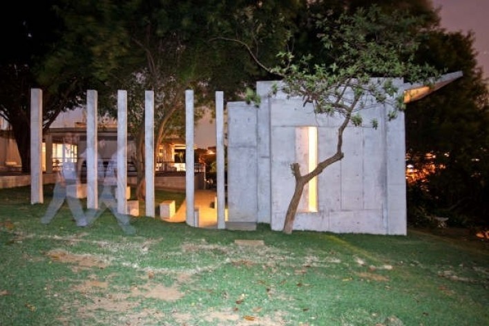 Vista noturna da fachada sul<br />Foto Léo Azevedo