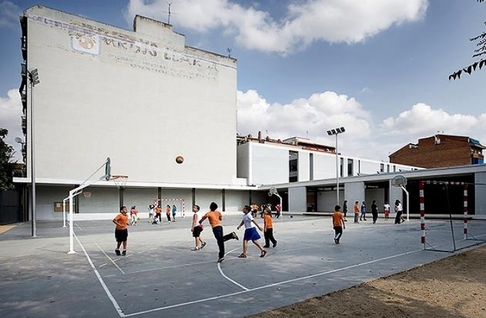 CEIP Ferrer i Guardia, vista externa, Granollers. Arq. Jordi Badia, 2006<br />Foto Pedro Pegenaute