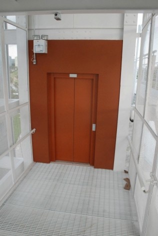 Acesso ao elevador, pavimento intermediário, nivel 17,396<br />Foto Arquivo MooMAA