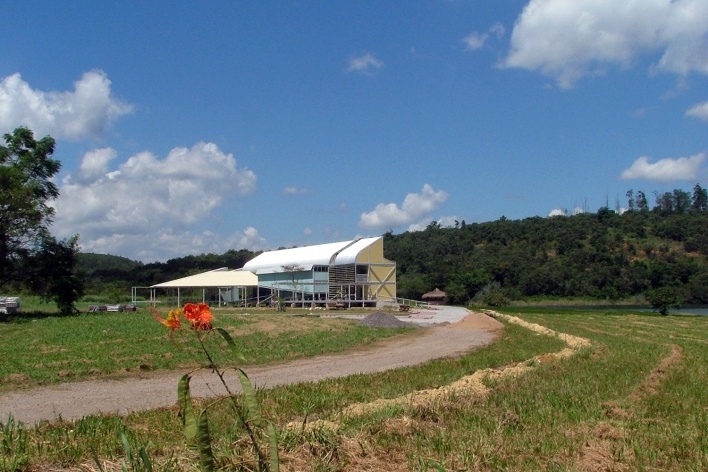 Campus Lagoa do Piau, vista lateral do prédio A, Caratinga MG. Arquiteto Sylvio Emrich de Podestá, 2006<br />Foto divulgação