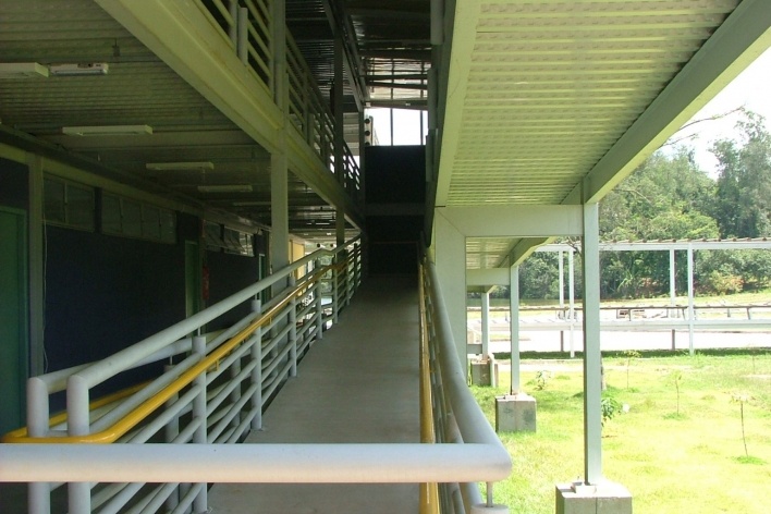Campus Lagoa do Piau, vista da rampa do prédio A, Caratinga MG. Arquiteto Sylvio Emrich de Podestá, 2006<br />Foto divulgação