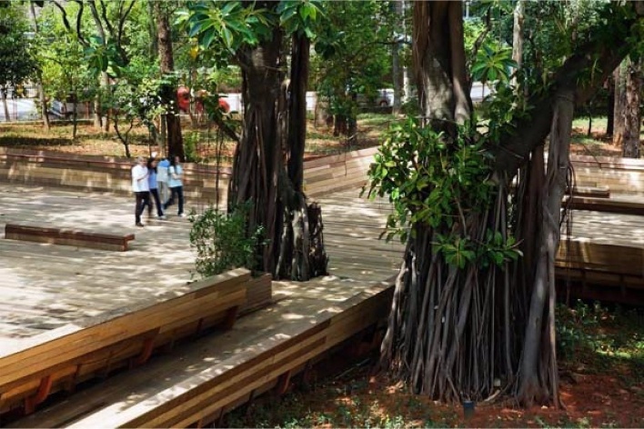 Praça Victor Civita - Museu Aberto da Sustentabilidade, vista interna da praça, São Paulo. Levisky Arquitetos Associados, 2008<br />Foto Nelson Kon