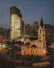 Triste cronologia de um (belo) edifício