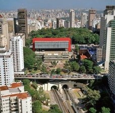 A torre do Masp na Avenida Paulista