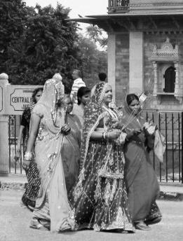 Diante do Museu Albert Hall em Jaipur, Índia