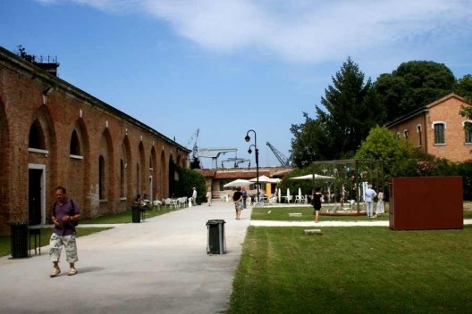 Galpões do Arsenale, área expositiva, Veneza<br />Foto Helena Guerra 