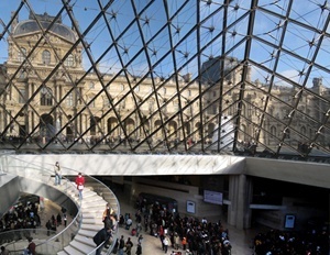 Louvre Pyramide, architect I. M. Pei , Paris<br />Foto: Victor Hugo Mori