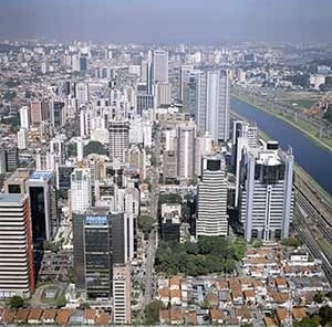 Avenida Luiz Carlos Berrini, São Paulo, Brasil<br />Foto Nelson Kon