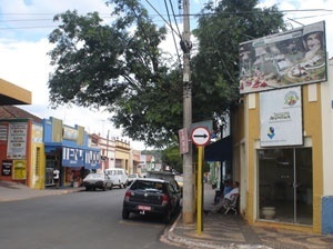 Figura 02. Rua Mário Pinotti<br />Foto Amanda Pimenta, 2007
