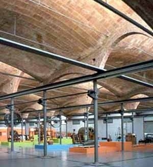 Museu da Ciência e da Técnica. Terrassa, Espanha (1907). Abóbadas tabicadas de dupla capa. Arquiteto Luis Muncunil i Parellada