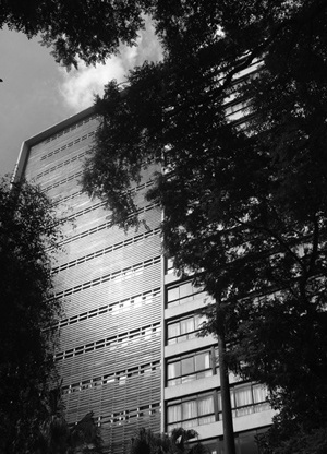 Edifício Renato da Fonseca, Arquiteto desconhecido, Rua Antonio Carlos.<br />Foto LEG