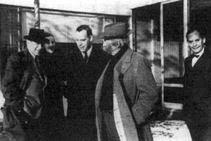 Gropius e Wright na Casa Ford de Breuer e Gropius, Lincoln, 1939.