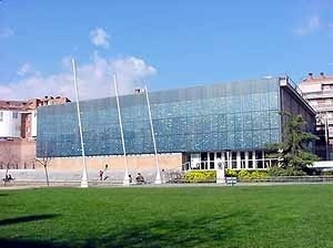 Biblioteca Pompeu Fabra de Mataró, Espanha. Arquitecto Miquel Brullet, 1998<br />Fotos Oscar Aceves TFM