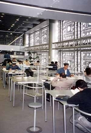 Instituto do Mundo Árabe, Paris, França. Arquiteto Jean Nouvel<br />Foto A. Guerra