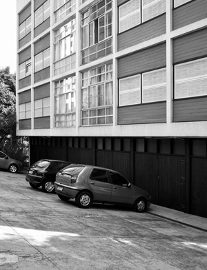 Edifício Banco Hipotecário Lar Brasileiro, Arquitetos Roberto Aflalo e Plínio Croce, Rua 02<br />Foto LEG