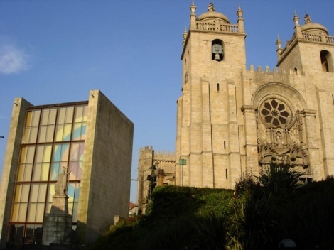 Fig. 1 - Casa dos 24, e Sé Catedral, fachadas Poente<br />Foto Francisco Portugal e Gomes