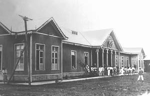 Tipología 3: volúmen con mojinete centralizado. Sede de la Delegación Nacional, 1918
